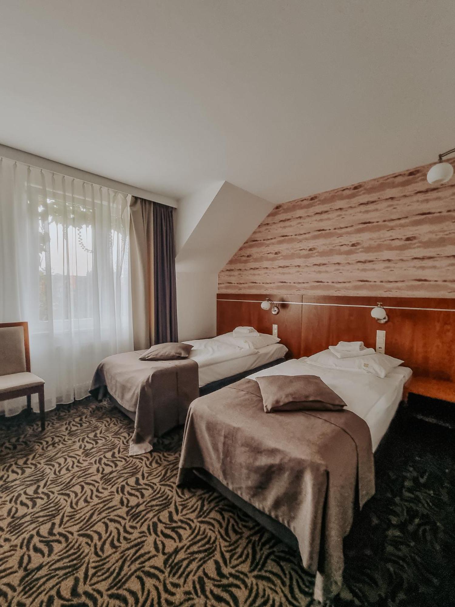 Hotel Azyl Конты-Вроцлавске Экстерьер фото