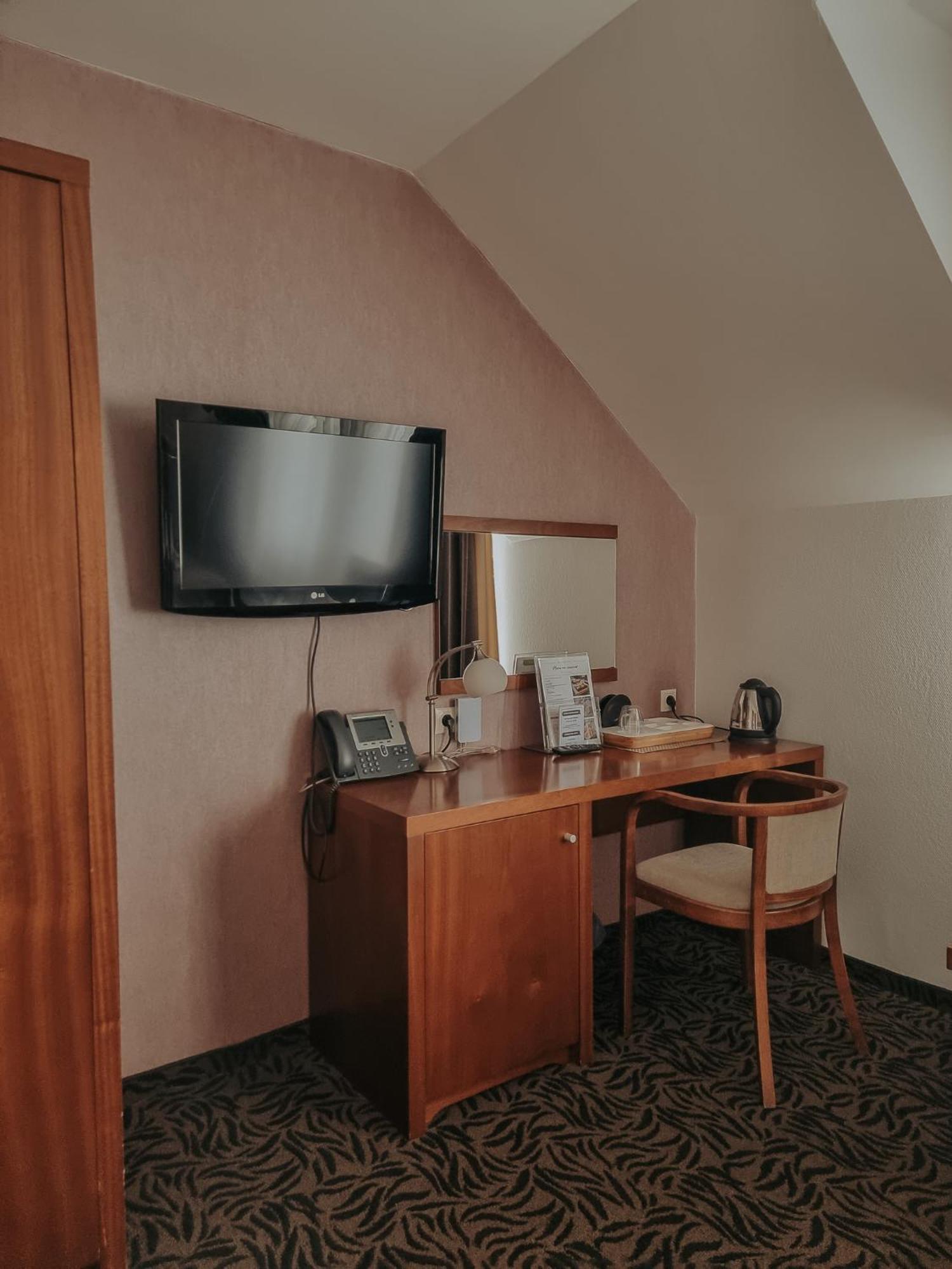 Hotel Azyl Конты-Вроцлавске Экстерьер фото